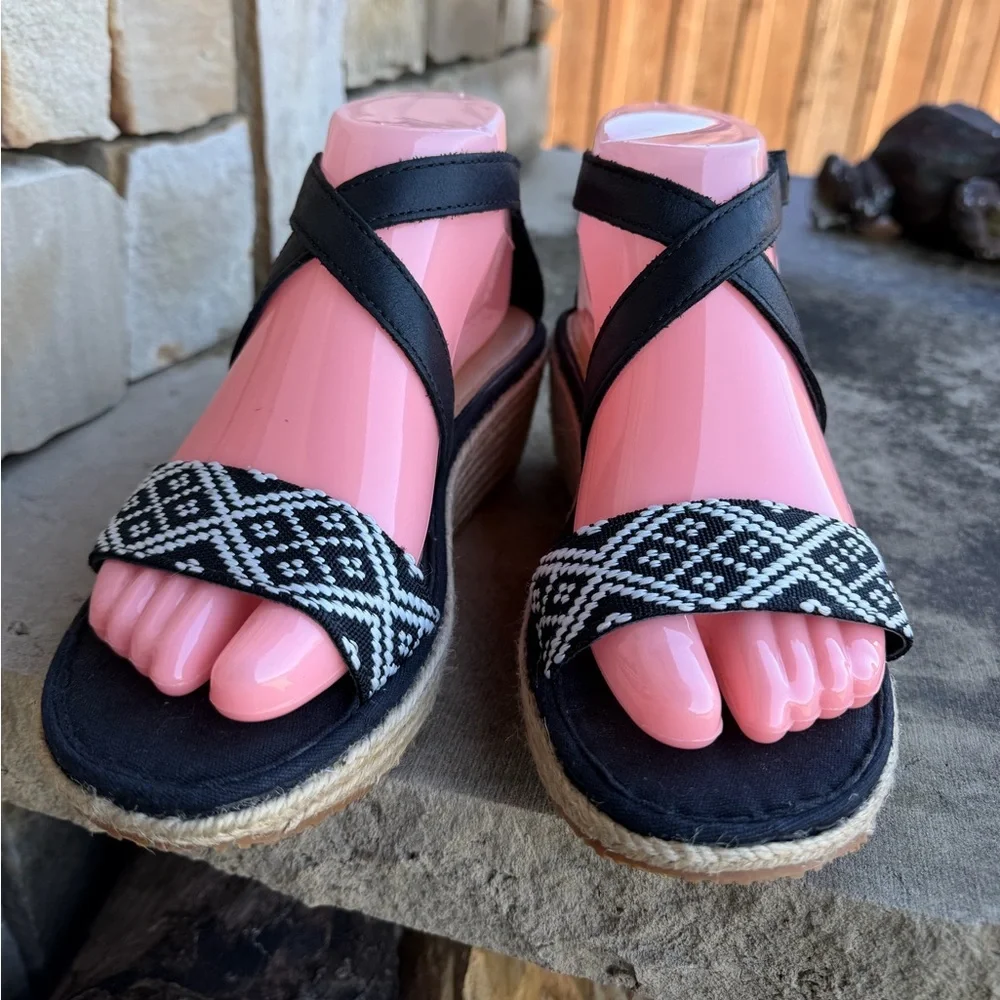 Eddie Bauer Black & White Espadrille Wedge Sandals w/leather‎ straps Sz-7. X